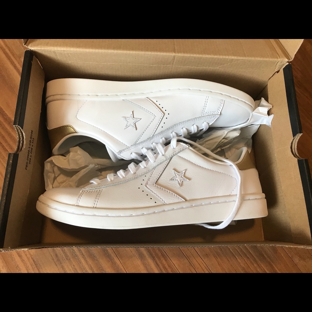 Converse Woman’s size 8 white and gold